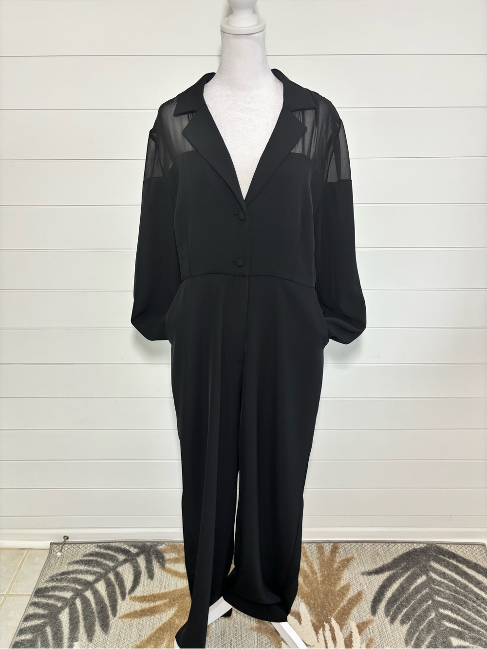 FEAUTE Elegant Black Long-Sleeve Jumpsuit with Notch Collar Size 8